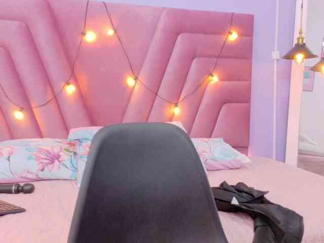 slutlittlegir webcam