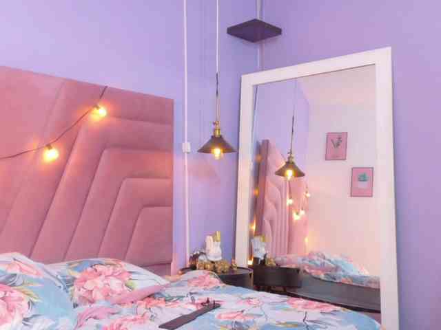 slutlittlegir webcam