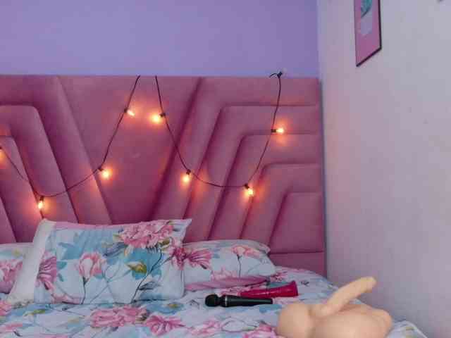 slutlittlegir webcam