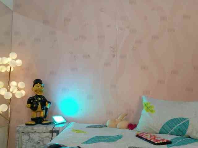 slutlittlegir webcam