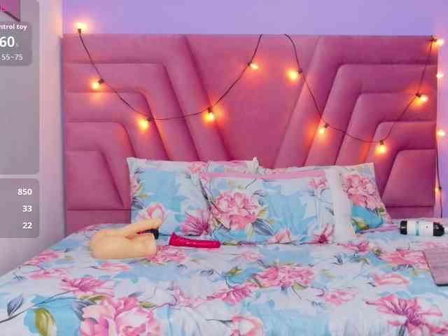 slutlittlegir webcam