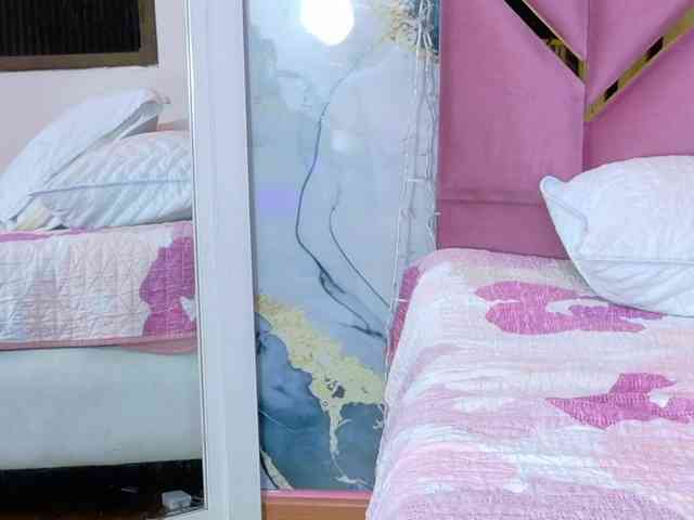 slutlittlegir webcam