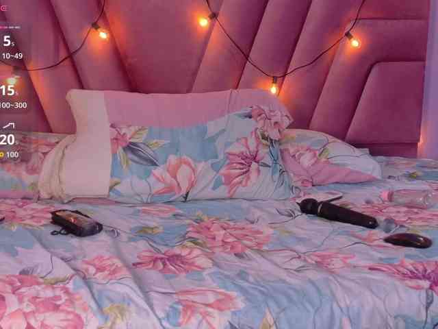 slutlittlegir webcam