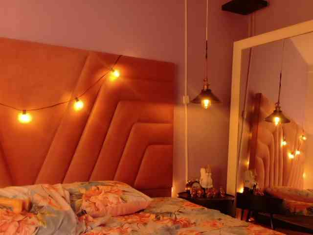 slutlittlegir webcam