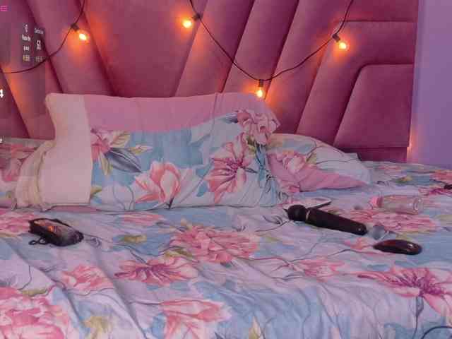 slutlittlegir webcam