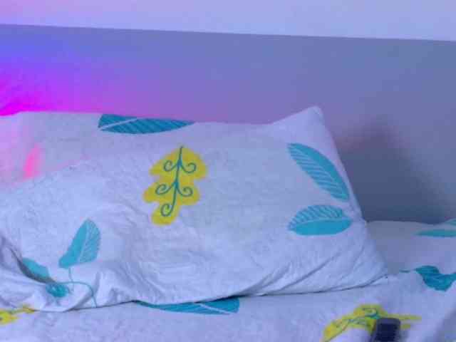 slutlittlegir webcam