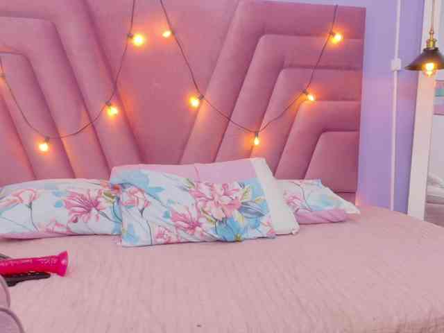 slutlittlegir webcam