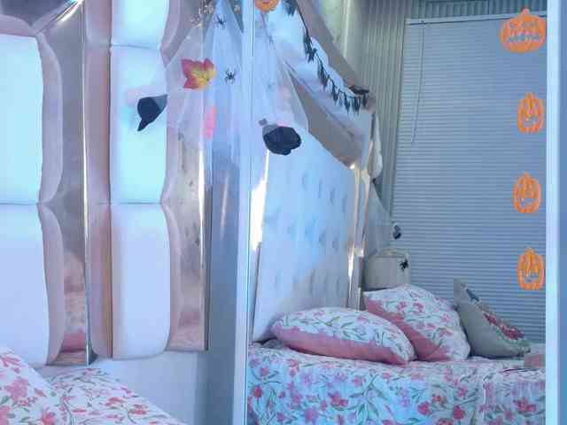 slutlittlegir webcam