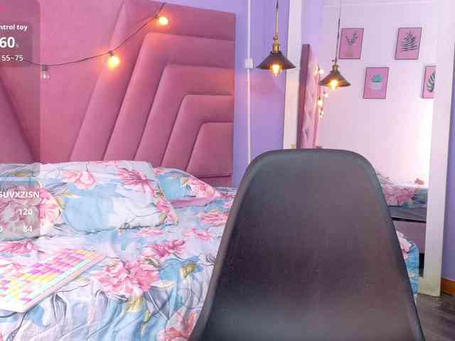 slutlittlegir webcam