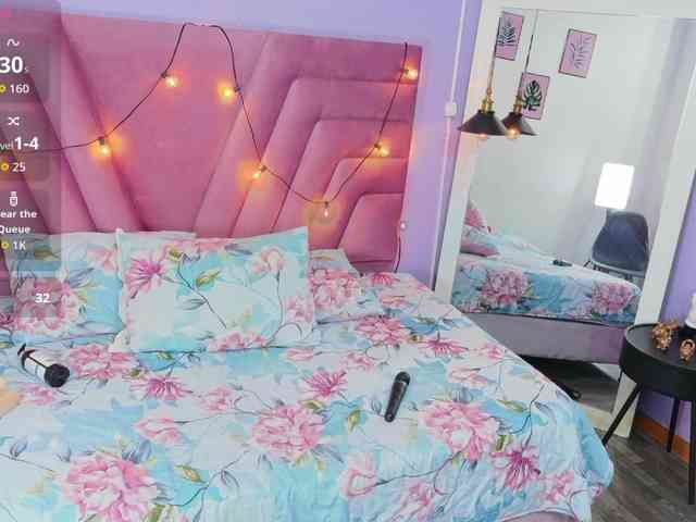 slutlittlegir webcam