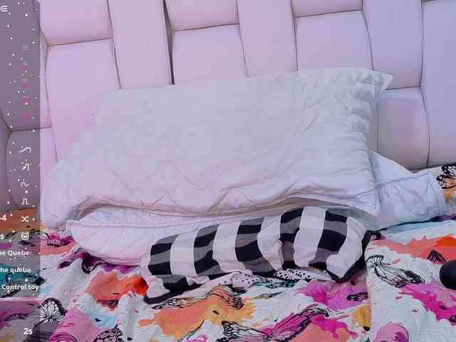 slutlittlegir webcam