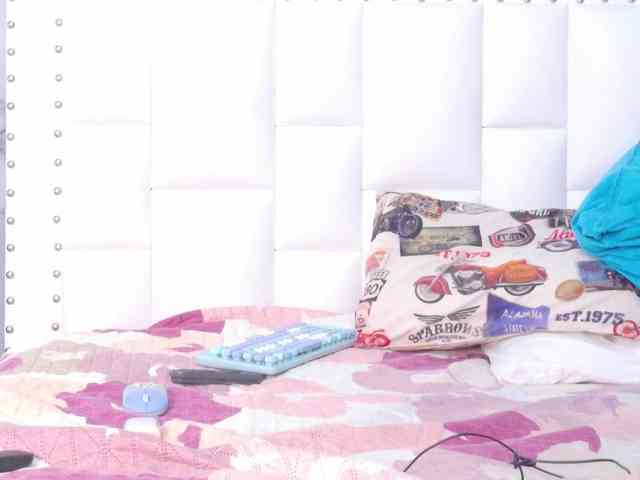 slutlittlegir webcam
