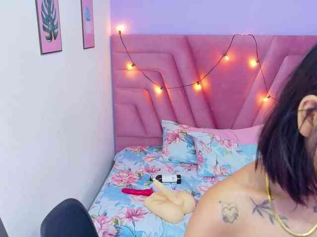 slutlittlegir webcam