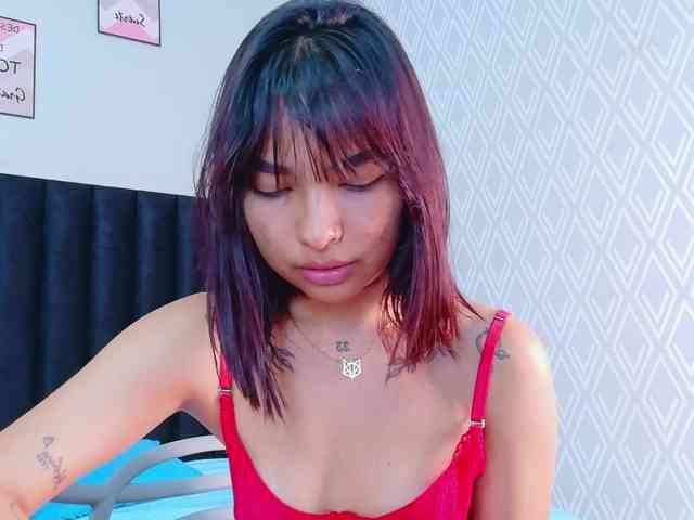 slutlittlegir webcam