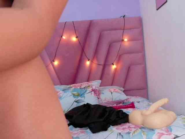 slutlittlegir webcam