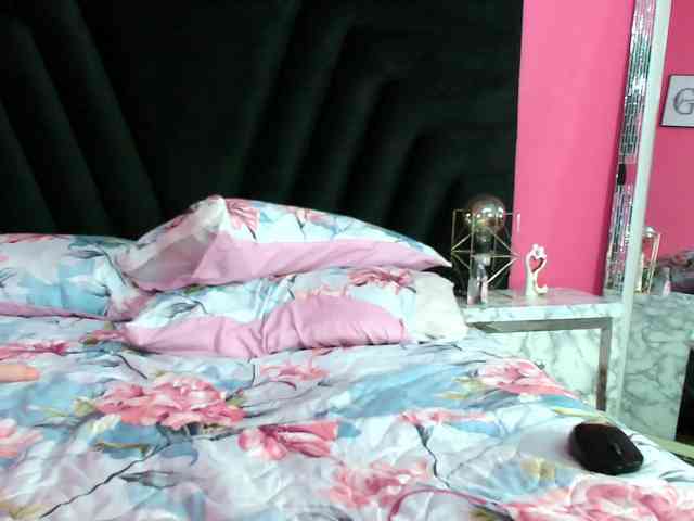 slutlittlegir webcam