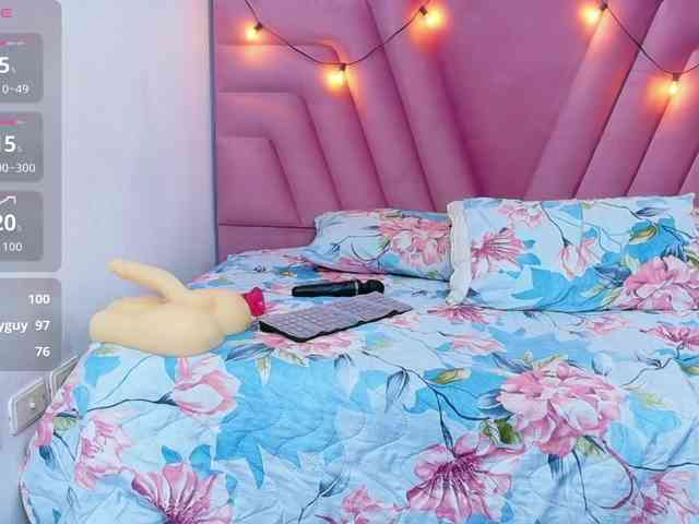 slutlittlegir webcam