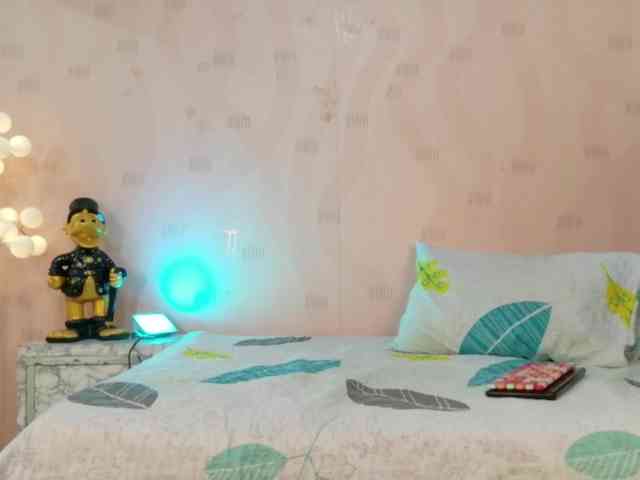 slutlittlegir webcam