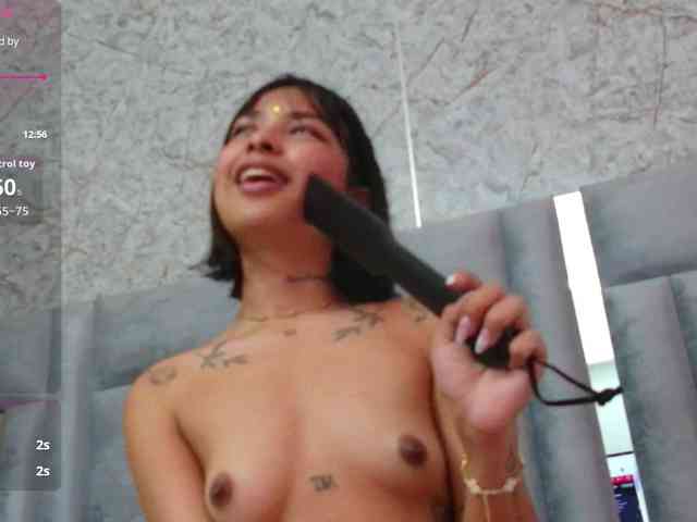 slutlittlegir webcam