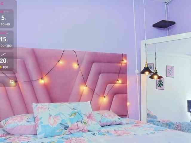 slutlittlegir webcam