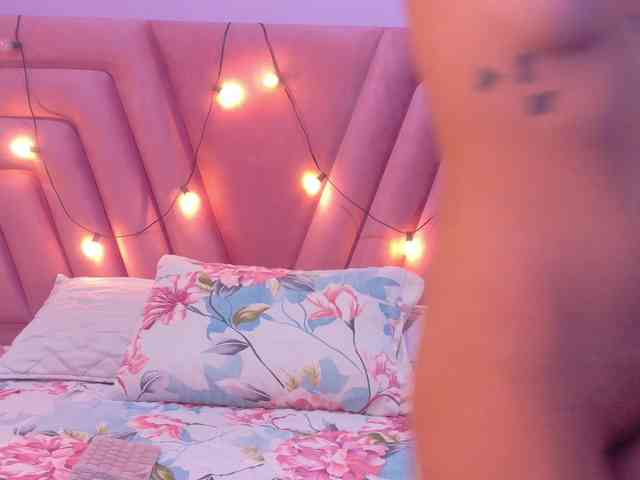 slutlittlegir webcam