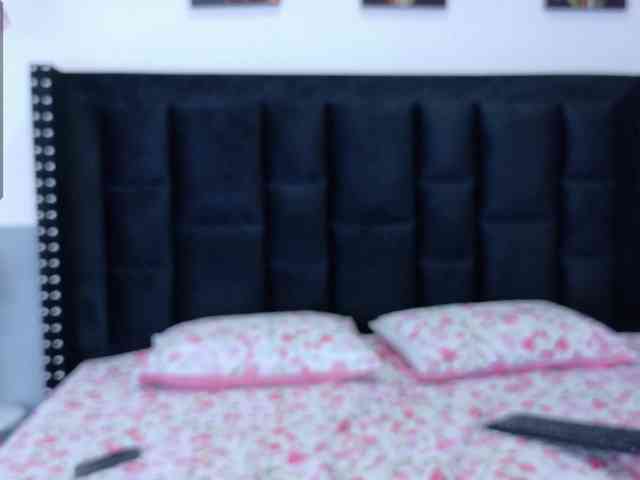 slutlittlegir webcam
