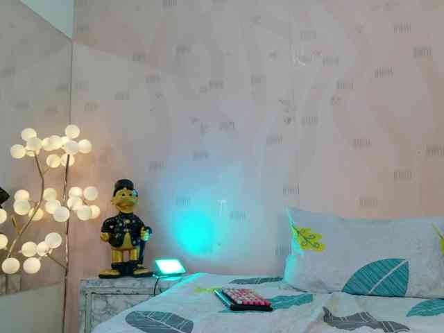 slutlittlegir webcam