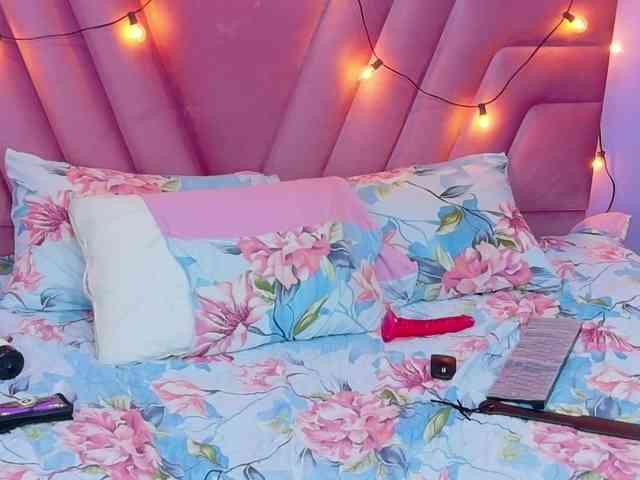 slutlittlegir webcam