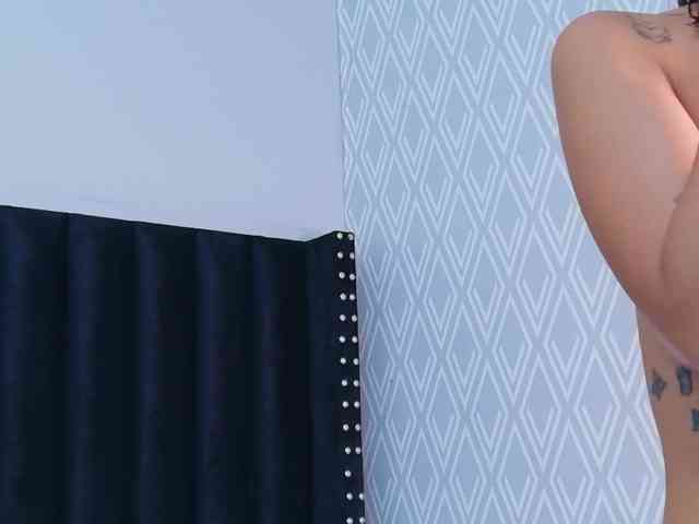 slutlittlegir webcam