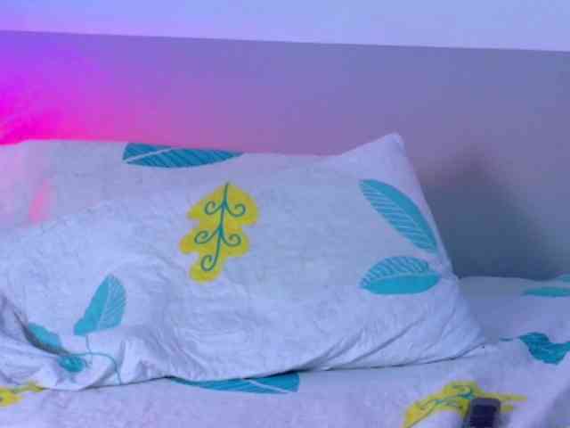 slutlittlegir webcam