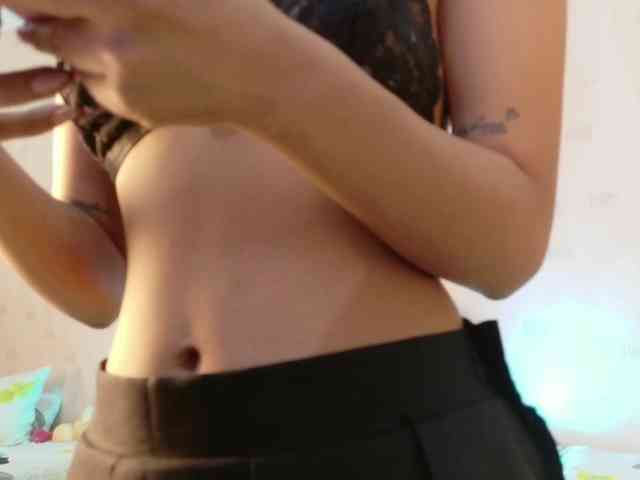 slutlittlegir webcam