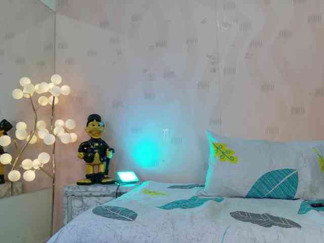 slutlittlegir webcam