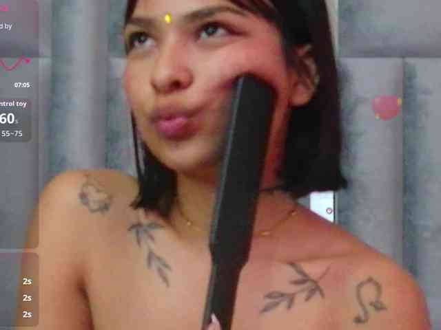 slutlittlegir webcam