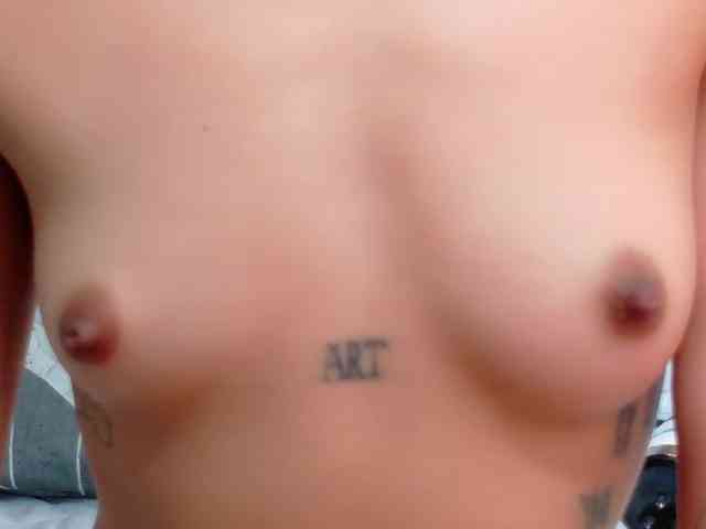 slutlittlegir webcam