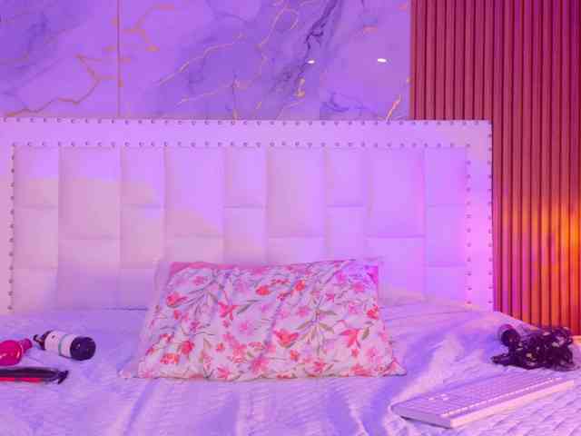 slutlittlegir webcam