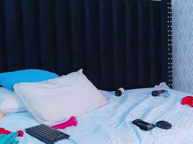 slutlittlegir webcam