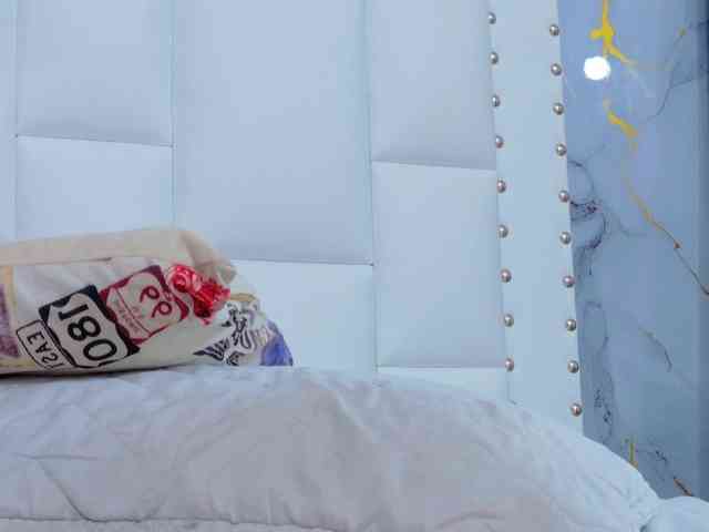 slutlittlegir webcam