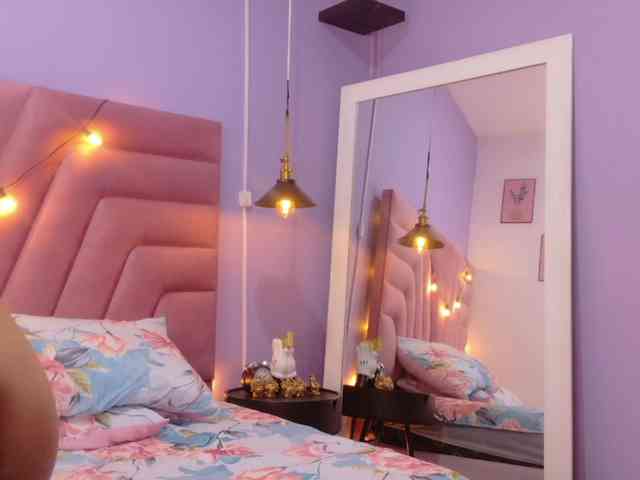 slutlittlegir webcam