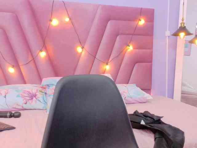 slutlittlegir webcam