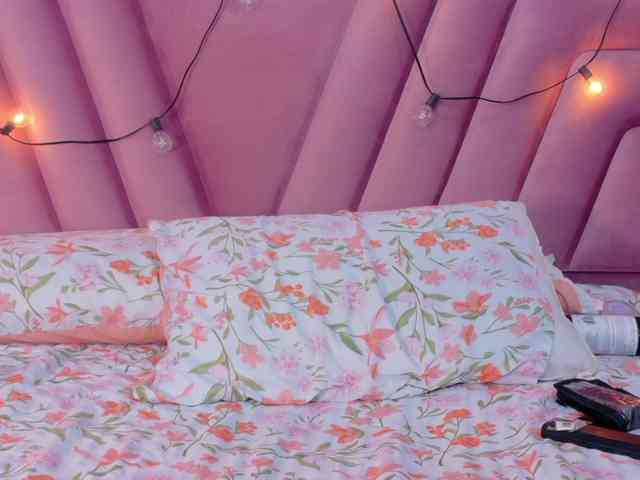 slutlittlegir webcam