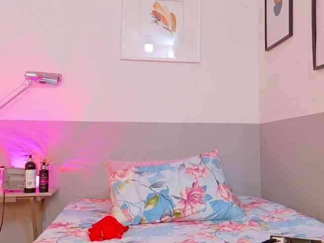 slutlittlegir webcam