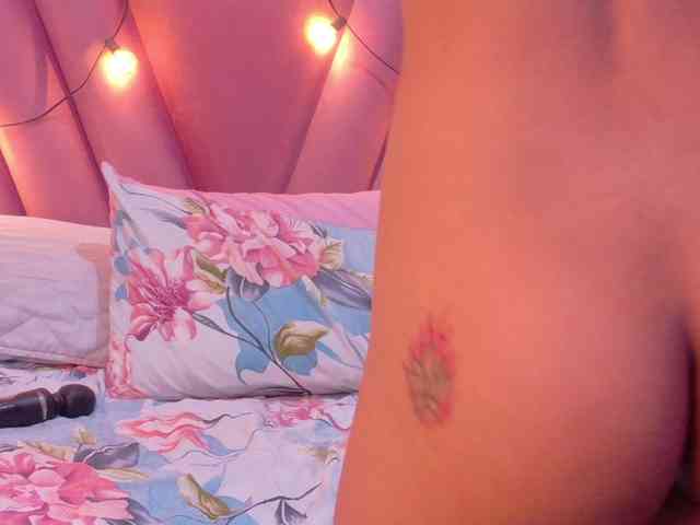 slutlittlegir webcam