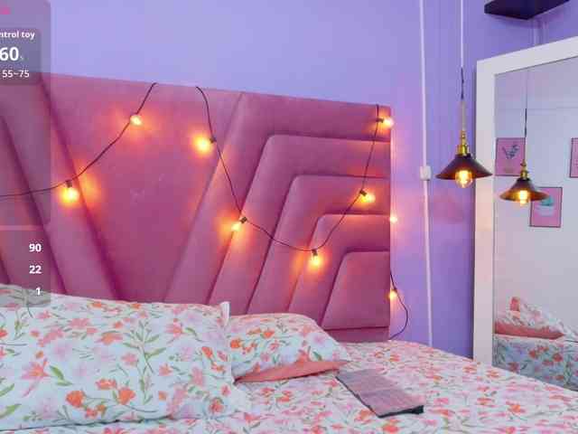 slutlittlegir webcam