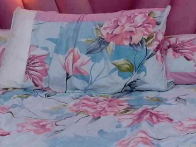 slutlittlegir webcam