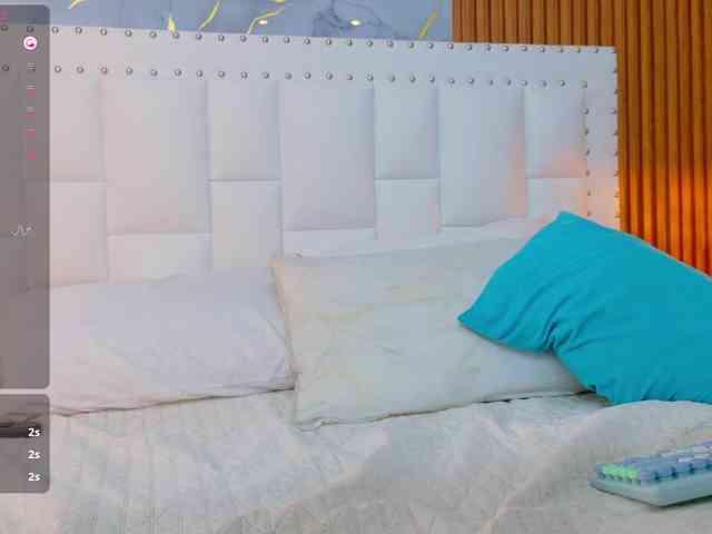 slutlittlegir webcam