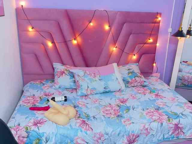 slutlittlegir webcam