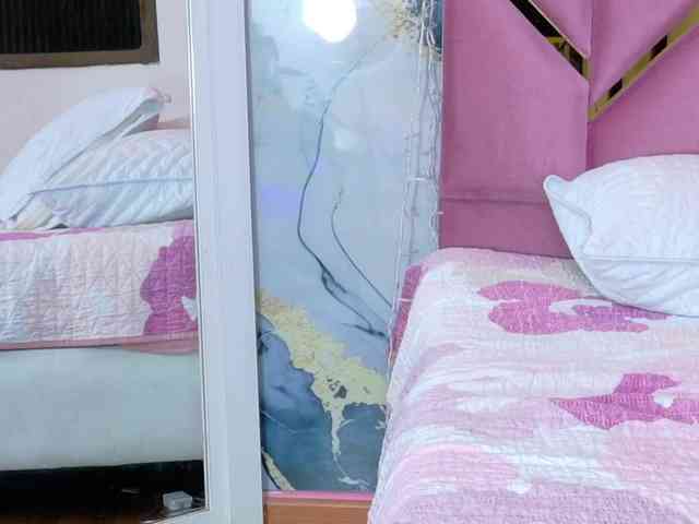 slutlittlegir webcam
