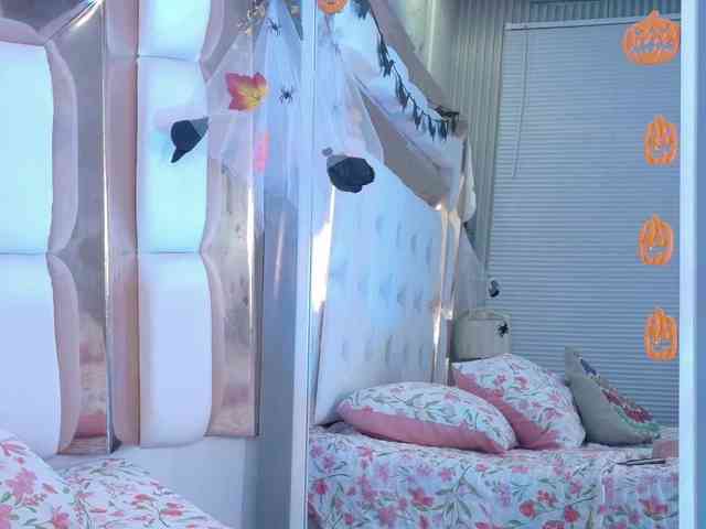 slutlittlegir webcam