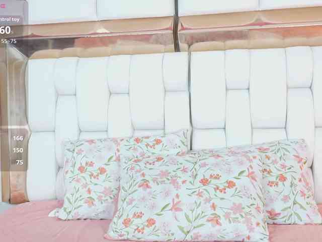 slutlittlegir webcam