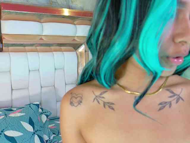 slutlittlegir webcam